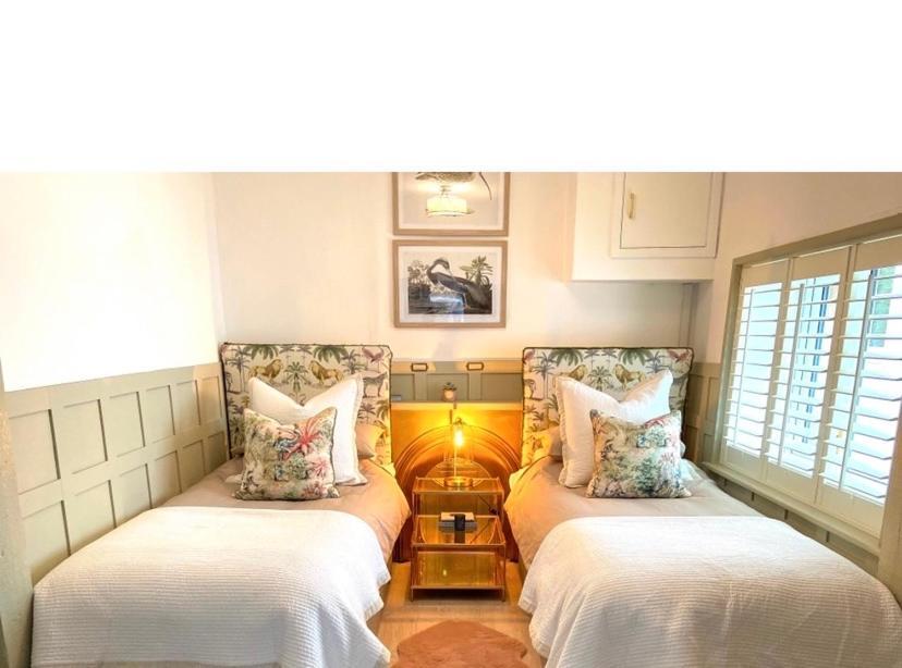 Cotswolds Lodge In 米尼斯特洛夫尔 外观 照片